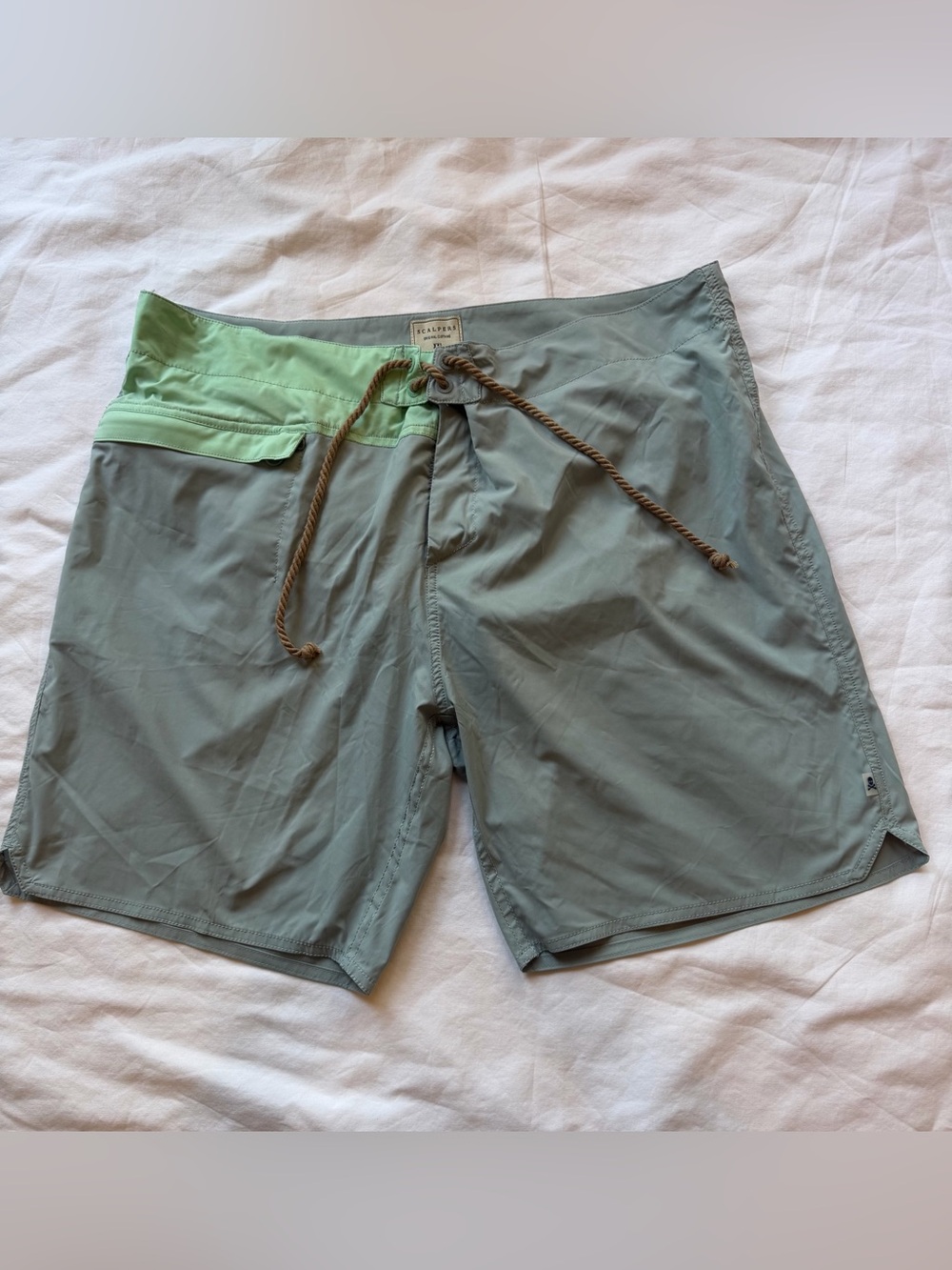 Scalpers Men’s Swim Trunks Board Shorts Size XXL Green 7” Inseam Skull Logo
